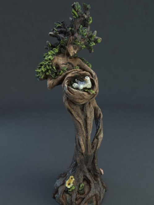 Waldgöttin-Skulptur